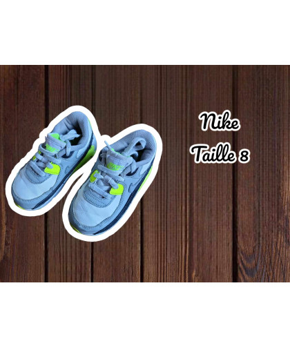 Souliers Nike Garçon Taille 8